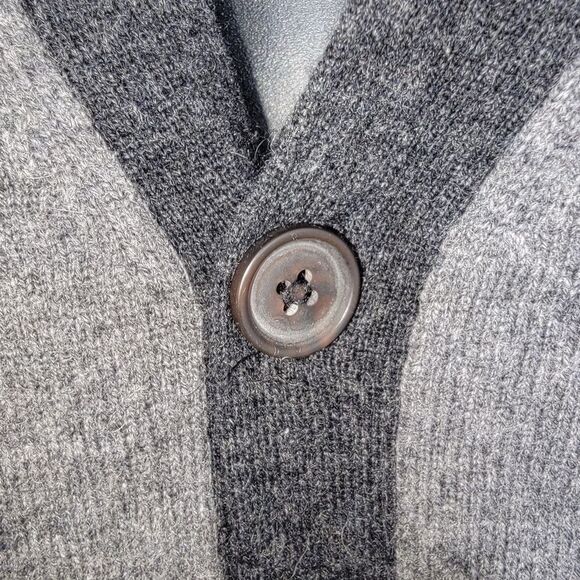 Neiman Marcus Boyfriend Cahmere cardigan sweater size Medium - Picture 6 of 6